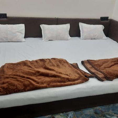 Golden Guest House Удджайн Экстерьер фото